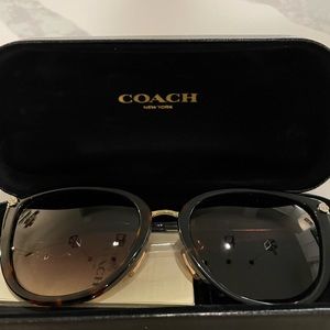NWT 🕶Coach Tortoise Sunglasses🕶